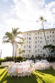 Outdoor Wedding Venue In Waikiki Hawaii At The Moana Surfrider Absolutely Stunning Out Wedding Venues Hawaii Outdoor Wedding Venues Outdoor Wedding Reception