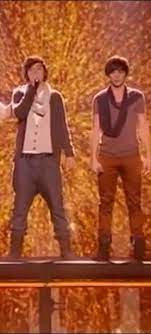 Harry And Louis Started The Infinity Scarf Phase Harry And Louis Louis Liam Payne