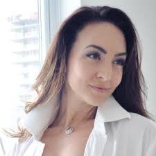 Amanda Downs's Instagram, Twitter & Facebook