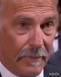 Kevin Costner, con emoción recibe las ovaciones del público al recordar su  película El Guardaespaldas.