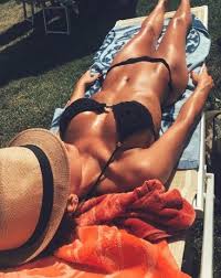 «l'anonimo ha fatto nomi e cognomi. Anna Tatangelo In Bikini Super Sexy Conquista Su Instagram 26 Mila Like