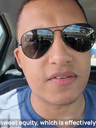 Aaron Henriques (@aaronhenray)