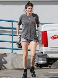 Be a part of kylie jenner ny summer and help this celebrity fashionista find the perfect look for a hot day in the city! 32 Most Stylish Kylie Jenner Outfits To Copy This Summer