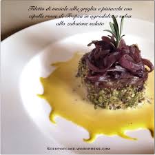 1 peperone verde tagliato a dadini; Filetto Di Maiale Alla Griglia E Pistacchi Con Cipolle Rosse Di Tropea In Agrodolce E Zabaione Salato Scent Of Cake