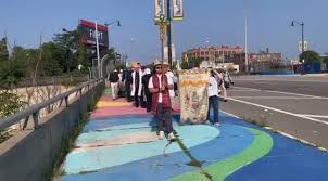 HAPPENING NOW: Catholic leaders lead a march to an ICE office in Detroit to hand  deliver a letter calling for the humane treatment of immigrants (Video: Niraj  Warikoo)