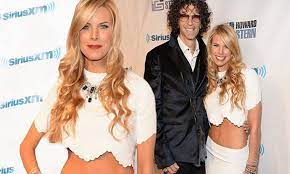 He recently married his second wife beth ostrosky and has three children by his previous wife alison. Howard Stern S Wife Beth Ostrosky Flashes Tummy At Husband S 60th Birthday Party Daily Mail Online