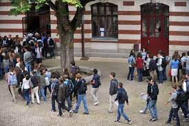 Les Infos De 12h30 Confinement Comment Vont S Organiser Les Ecoles Jeudi Et Vendredi