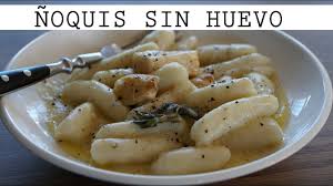 Mezcle los ñoquis y agregue suficiente líquido de la cocción para crear una salsa. Noquis Sin Huevo O Receta De Gnocchi Youtube