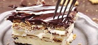 Gateau Eclair Avec Coulis De Chocolat Blanc Cold Desserts Desserts Food