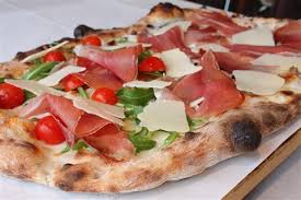 La pizza è nata margherita, è la più semplice e allo stesso tempo buona e questo lo sappiamo. Lunedi Pizza Metro 1 2metro Di Pizza A Tre Gusti 10 Girasol Disco Dinner Ristorante Pizzeria 08 02 2016