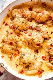 You should be able to fit about 8 or even 10 chicken thighs on a large (12 inch) skillet. Boneless Chicken Thighs With Cream Sauce Easy Weeknight Recipes