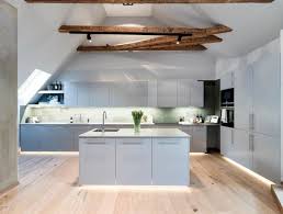 Kuche Dachschrage 50 Ideen Fur Ein Auffalliges Kuchendesign Kuche Dachschrage Kuche Dachschrage Ideen Kuchen Design
