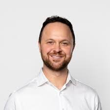 Russell Bates's Instagram, Twitter & Facebook