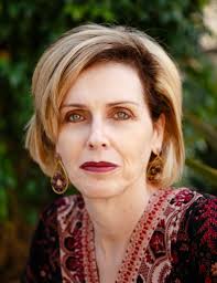 Leslie Beebe's Instagram, Twitter & Facebook