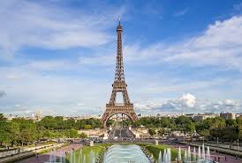 According to surveys, tourists consider it the most disappointing tourist attraction in the world. Eiffel Tower Live Webcam Paris France World Cams