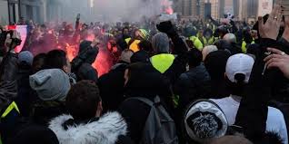 Sur Facebook Les Gilets Jaunes Tentent D Organiser La Mobilisation De Samedi A Paris