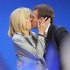 In a strained bit of humorous idiocy, a flak at the washington post spins emmanuel macron's win and marine le pen's thumping as an embarrassment for president trump. So Verliebte Sich Emmanuel Macron Mit 15 In Seine Lehrerin Brigitte Berliner Morgenpost
