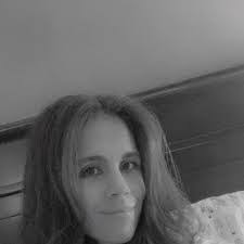 Kari Hillman's Instagram, Twitter & Facebook