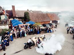 Die mitstreiterinnen bewerten die hochzeit in den kategorien brautkleid, location, essen und stimmung. Rottweil Paar Macht Bei Vox Show Vier Hochzeiten Und Eine Traumreise Mit Rottweil Umgebung Schwarzwalder Bote