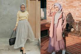 Baju atasan polos tak selalu lugas yang tak menarik. 7 Inspirasi Padu Padan Rok Tutu Untuk Wanita Berhijab Anggun Modis