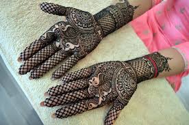 Next, wash the part of your skin you want to henna over, like your hand, wrist, or ankle, and apply your design using the squeeze bottle. Brauthenna Natur Henna Tattoos In 45968 Gladbeck Fur 15 00 Zum Verkauf Shpock De