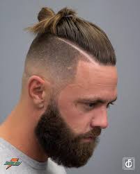 Man Bun Raie Degrade Moyen Coupe De Cheveux Homme Coiffure Homme Cheveux Homme Coupe Cheveux Homme