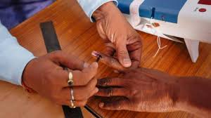 Telangana Election 2023: तेलंगाना में पहली बार 'घर पर ही मतदान' की सुविधा  शुरू, वरिष्ठ नागरिक, दिव्यांग कर रहे वोट | Moneycontrol Hindi