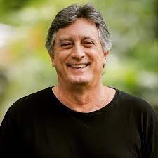 Ele também se popularizou na sitcom brasileira vai que cola, produzida e exibida pelo canal multishow, que virou filme em 2015. Caras Morreu O Ator Brasileiro Eduardo Galvao Vitima De Covid 19