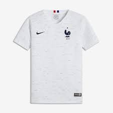 Habillés par adidas entre 1972 et 2010, les français sont équipés par nike depuis le début de l'année 2011. France Nike Fr