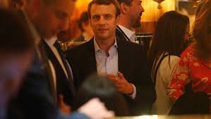 Pour Macron Et Ses Proches Il N Y A Pas De Fouquet S Bis Emmanuel Macron Beaux Couples Affiches Politiques