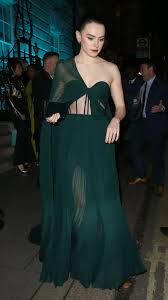 In this edition of action replay, actor daisy ridley watches the throne room lightsaber fight scene from star wars episode viii: Daisy Ridley Leaves Annabels In London 02 02 2020 Hawtcelebs