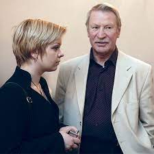 Актерскую карьеру иван краско начал в 1961 году, окончив ленинградский театральный институт имени а. Tretya Zhena 88 Letnego Ivana Krasko Zayavila Chto Zhivet S Artistom Iz Zhalosti Vokrug Tv