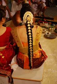 تسريحات هندية لعروس 2013 حياة المرأة جديد الموضة والجمال واخبار الفن على جلنار Indian Hair Indian Bridal Hairstyles Indian Bridal Gold Hair Accessories
