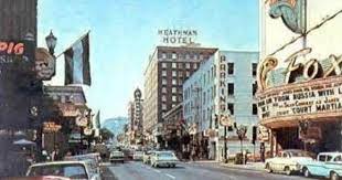 Looking South On Broadway Fox Theatre On Right C 1963 Heathman Hotel And Paramount Theatre In The Background Also Had Org Paramount Theater Portland Theatre