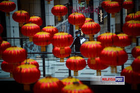 Tanglung merupakan perayaan tradisional cina yang jatuh pada hari ke 15 di kalendar lunar pertama, 14 hari selepas tahun baru cina (sekitar penghujung januari dan awal februari). Malaysiapost Perhiasan Tanglung Dipamerkan Di Publika Facebook