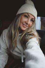 Leah Kay's Instagram, Twitter & Facebook