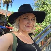 Donna Giza's Instagram, Twitter & Facebook