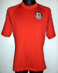Последние твиты от wales match shirts (@walesmatchworn). Wales Home Football Shirt 2002 2003