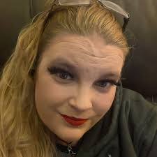 Amanda Driscoll's Instagram, Twitter & Facebook