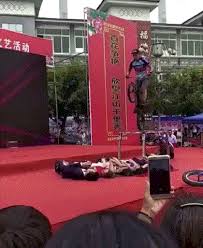青年图摘0108 下雪天必备拉车工具 best funny pictures funny gif stunts