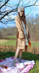 2 Winter Picnic Outfits You Need To Copy If You Are A Picnic Gal Picnic Outfits Chic Winter Outfits Outfits