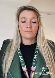 Ros Smith's Instagram, Twitter & Facebook