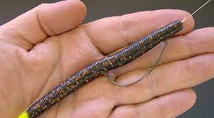 I'd use senkos, rigged weedless, fishing for largemouths and occasionally smallmouths but i dave mercer shows us how its done on super light gear. Weightless Texas Rig Senko How To Rig Use And Catch Bass On This Set Up