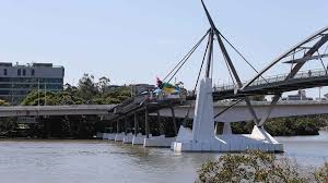 Florentijn hofman (born 1977) is a dutch sculptor/artist. Florentijn Hofman Messengers Of Brisbane Brisbane Concrete Playground Brisbane