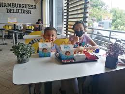 ✨Hoy tu Cajita Feliz te regala un árbol para sembrar en casa, ven por el  tuyo a McDonald's.🌳 McDonald´s Tegucigalpa McDonald´s San Pedro Sula  Válido hasta agotar existencias*