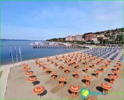 La playa de fethiye descansa en una ancha bahía mediterránea en las costas de turquía, donde podemos encontrar todo lo que idéntica. Playas De Eslovenia Fotos Video Las Mejores Playas De Arena De Eslovenia