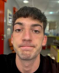 Las fotos que saca @paulez no tienen ningún sentido 😎🔥🤘❤️ esperando con  muuuchas ganas la T3 de Muertos SL el 21 de agosto y Las hijas de la criada  el…