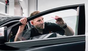 Harga cermin kereta bagi perlindungan tambahan ini adalah berbeza dengan harga insurans kereta. 9 Perkara Yang Perlu Anda Tahu Sebelum Beli Tinted Kereta Mekanika