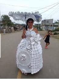 L'abito da sposa, il magico vestito sognato fin da bambine così bianco da illuminare la chiesa, così ricco di tulle da farci camminare sollevate da terra, così finemente decorato da farci sembrare delle principesse delle favole.o forse no. Facebook