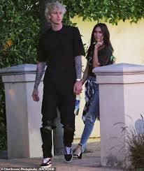 Интервью меган фокс для the new york times| megan fox rus sub. Megan Fox Ist Gesehen Wieder Mit Ihrem Freund Machine Gun Kelly Aktuelle Boulevard Nachrichten Und Fotogalerien Zu Stars Sternchen